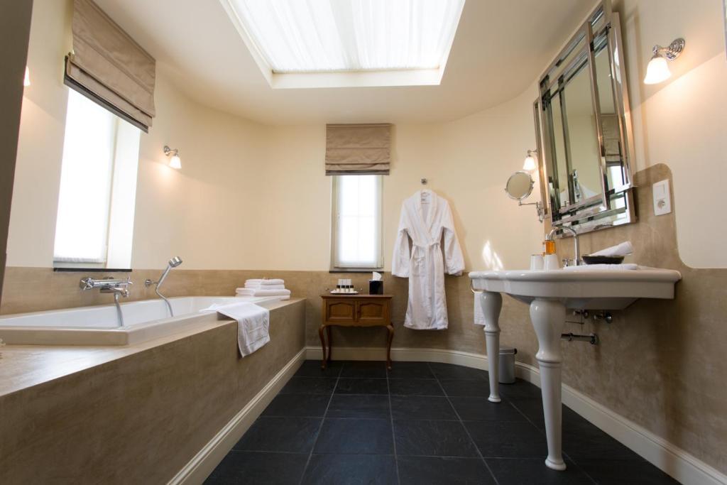 B&B Villa Reynaert Opoeteren Екстериор снимка